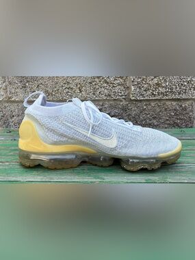 Nike VaporMax 2021 Flyknit White Cream DC4112-100 Womens Sz 11.5 Sneakers Shoes
